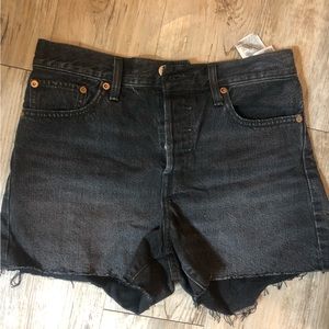 Women’s Black Levi Shorts - Size 28